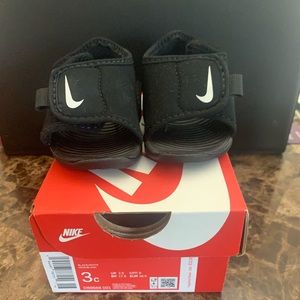 Size 3c nike sandals